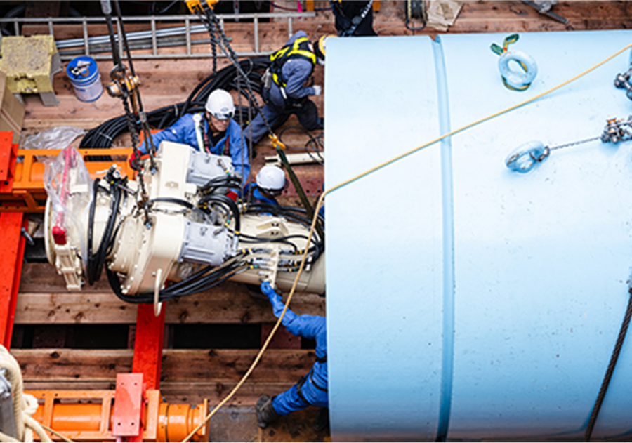 推進機にスクリューの取り付け